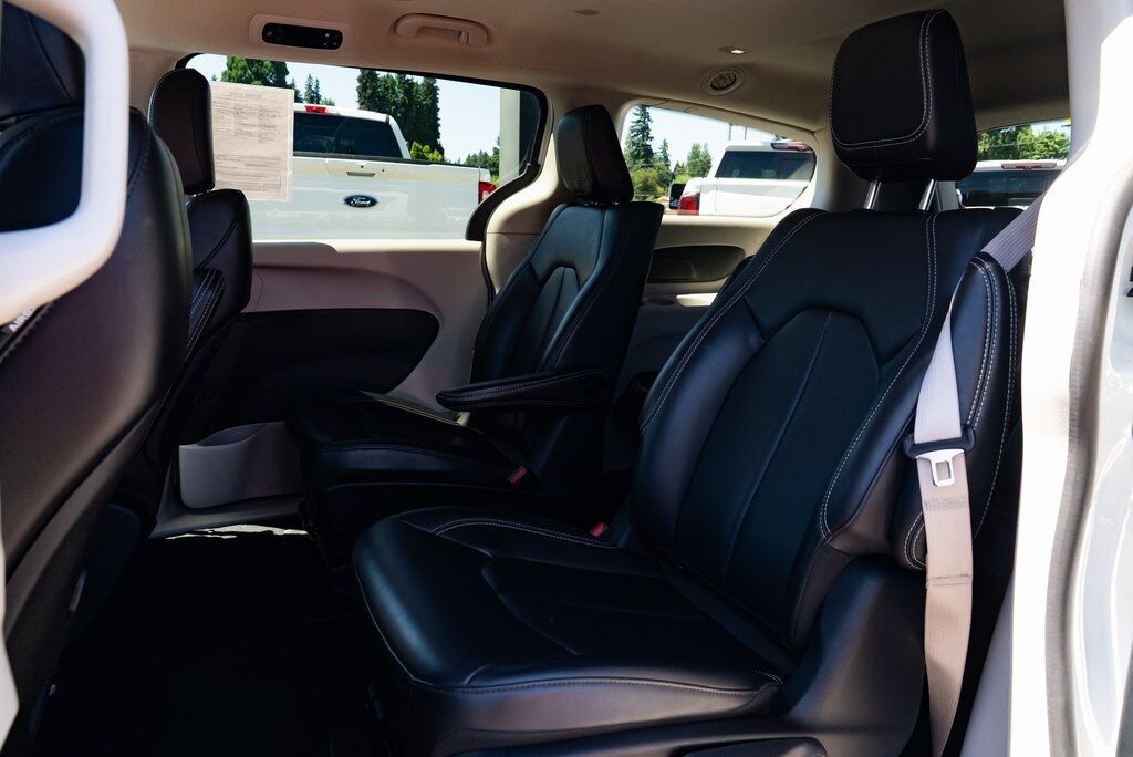 2023 Chrysler Pacifica Hybrid Touring L Milwaukie OR