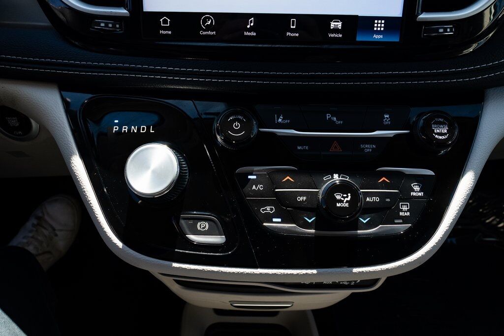 2023 Chrysler Pacifica Hybrid Touring L Milwaukie OR