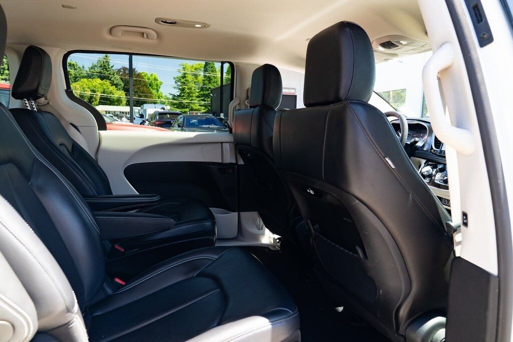 2023 Chrysler Pacifica Hybrid Touring L Milwaukie OR