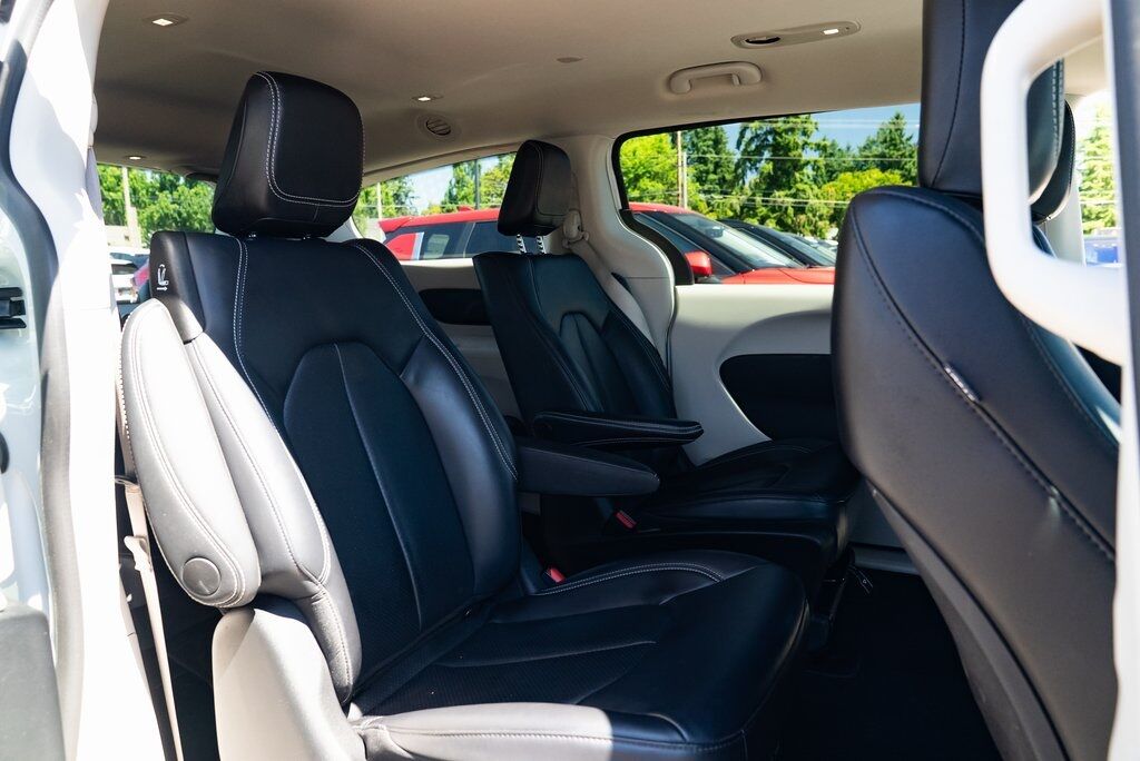 2023 Chrysler Pacifica Hybrid Touring L Milwaukie OR