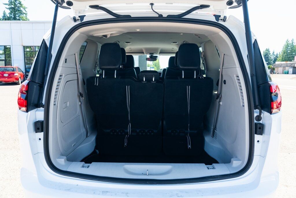 2023 Chrysler Pacifica Hybrid Touring L Milwaukie OR