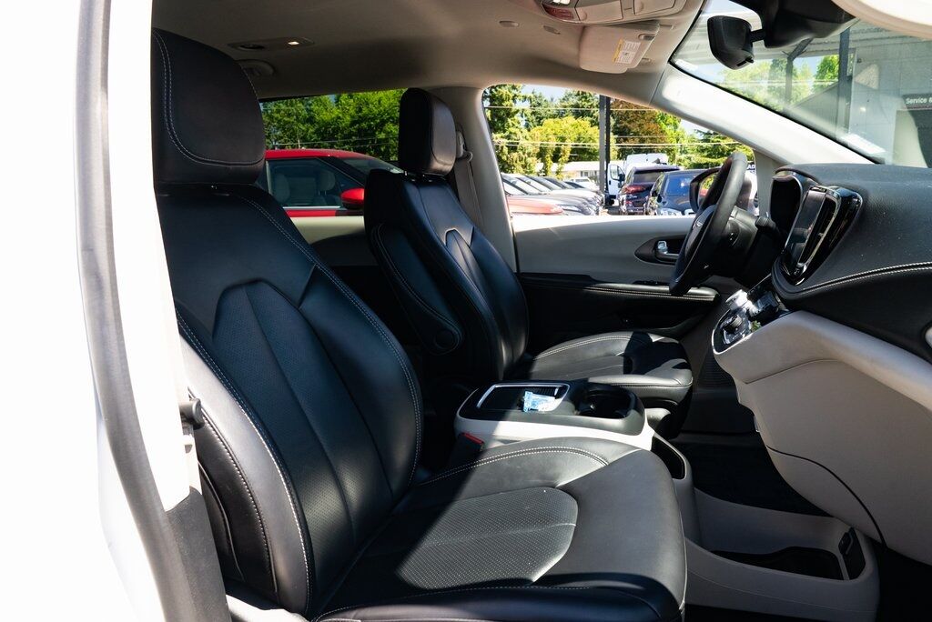 2023 Chrysler Pacifica Hybrid Touring L Milwaukie OR