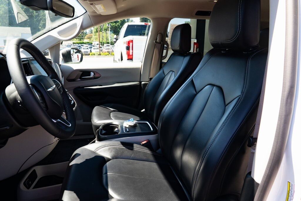 2023 Chrysler Pacifica Hybrid Touring L Milwaukie OR