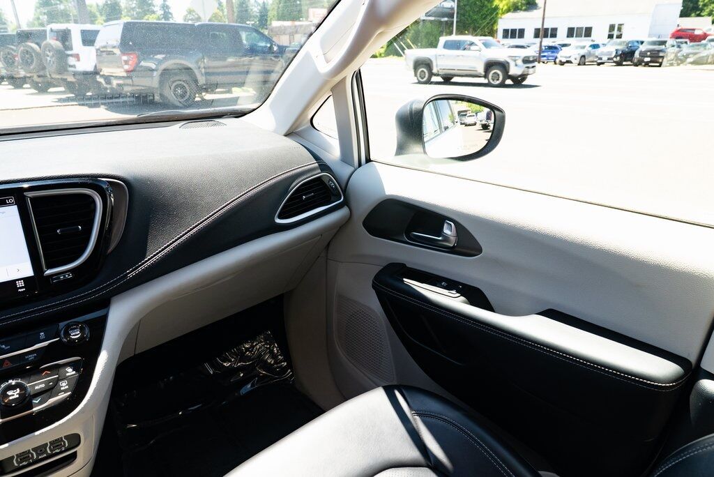 2023 Chrysler Pacifica Hybrid Touring L Milwaukie OR