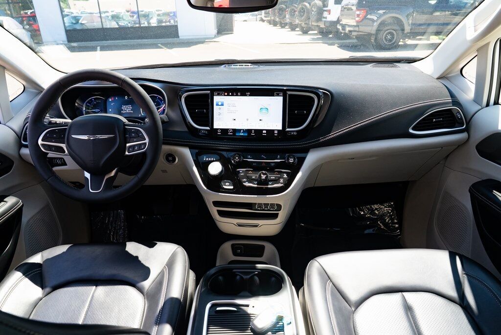 2023 Chrysler Pacifica Hybrid Touring L Milwaukie OR