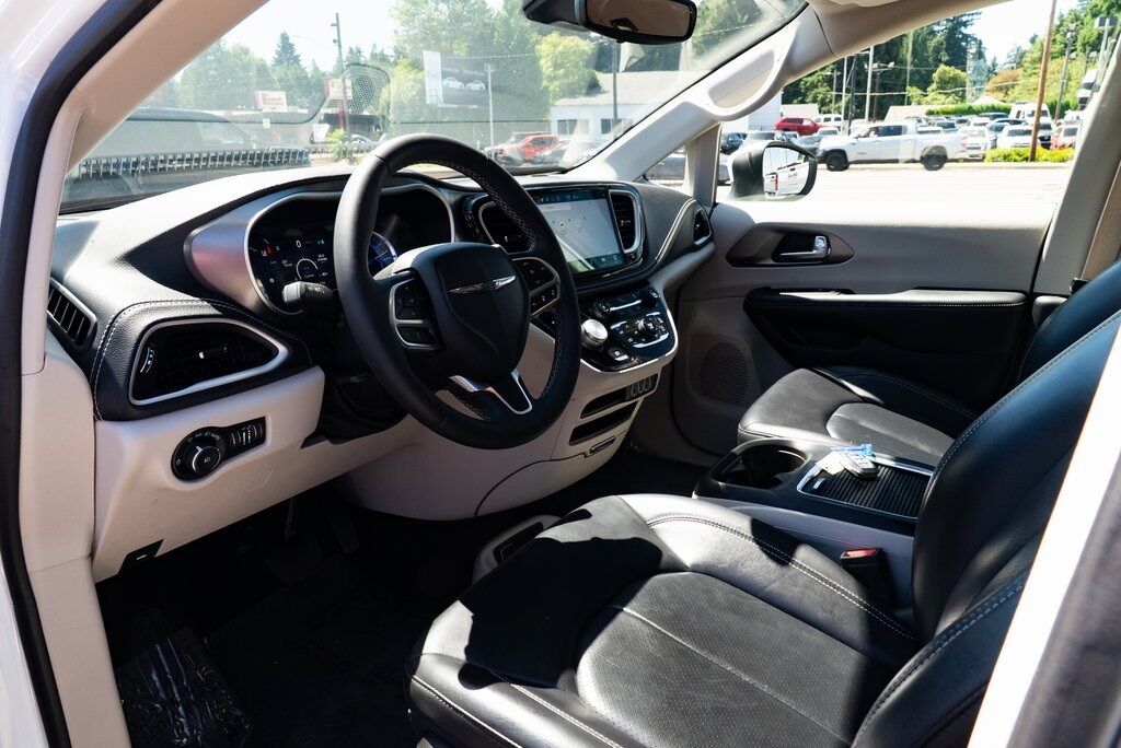 2023 Chrysler Pacifica Hybrid Touring L Milwaukie OR