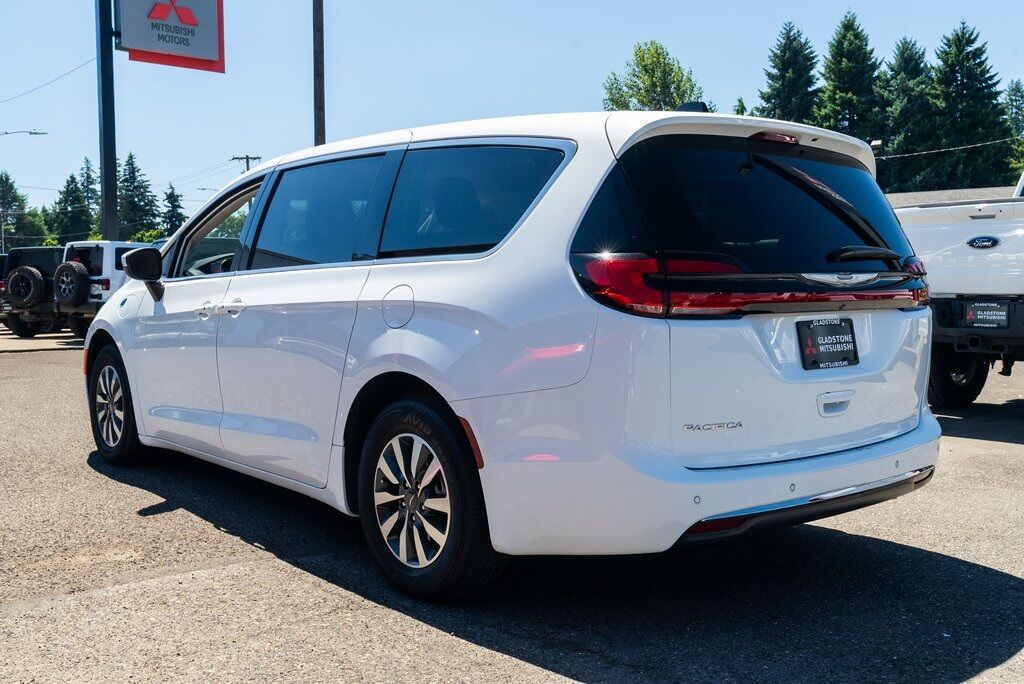 2023 Chrysler Pacifica Hybrid Touring L Milwaukie OR