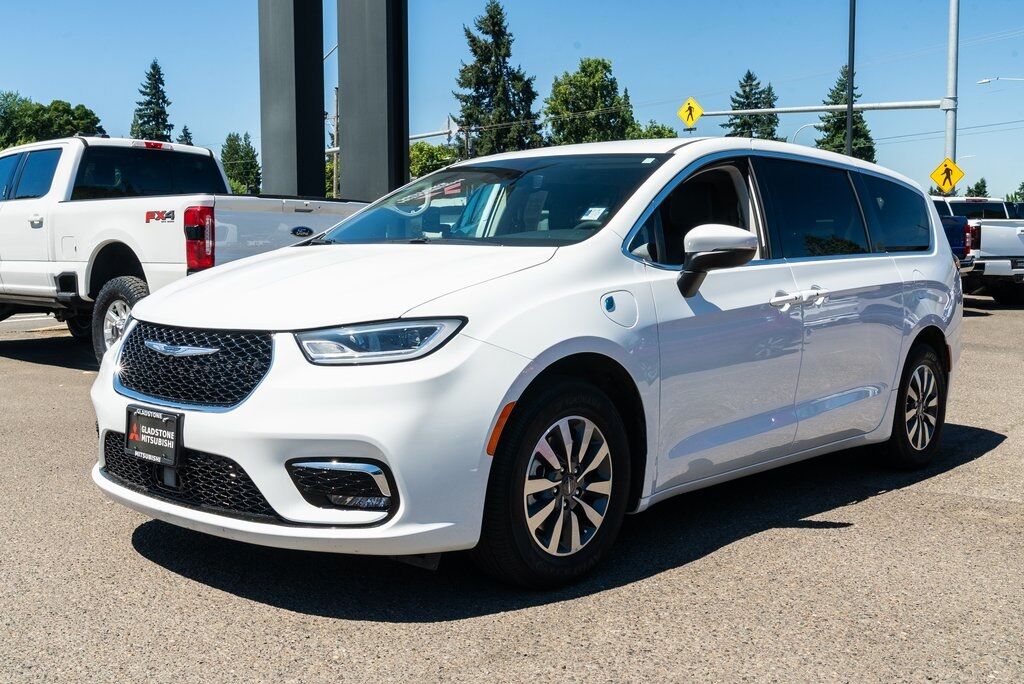 2023 Chrysler Pacifica Hybrid Touring L Milwaukie OR