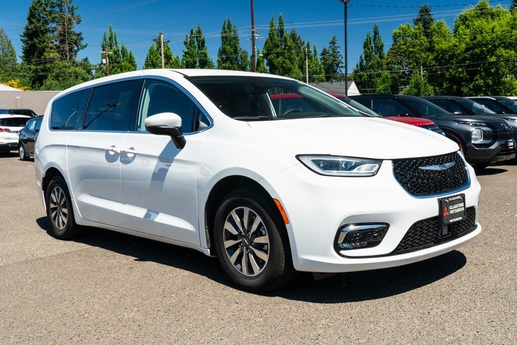 2023 Chrysler Pacifica Hybrid Touring L Milwaukie OR