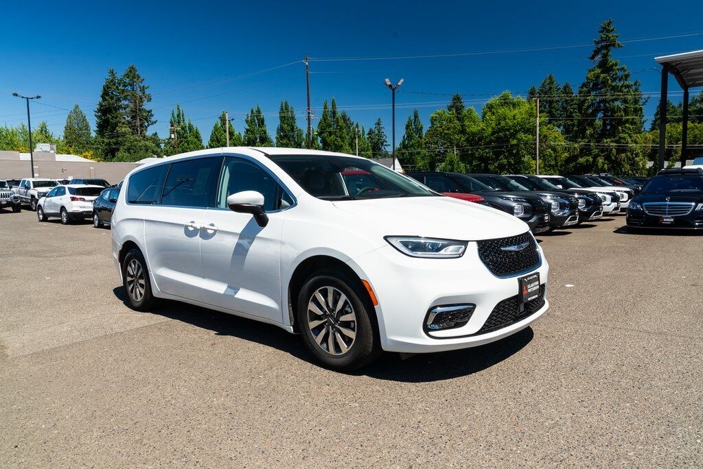 2023 Chrysler Pacifica Hybrid Touring L Milwaukie OR