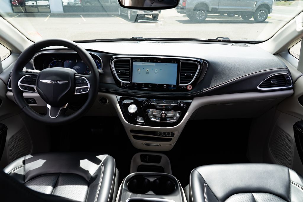 2023 Chrysler Pacifica Hybrid Touring L Milwaukie OR
