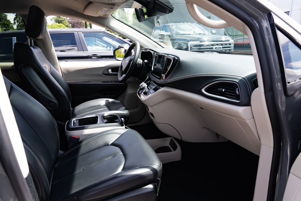 2023 Chrysler Pacifica Hybrid Touring L Milwaukie OR