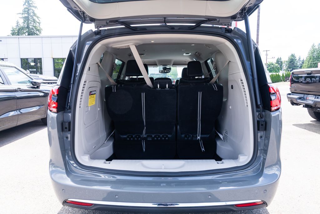 2023 Chrysler Pacifica Hybrid Touring L Milwaukie OR
