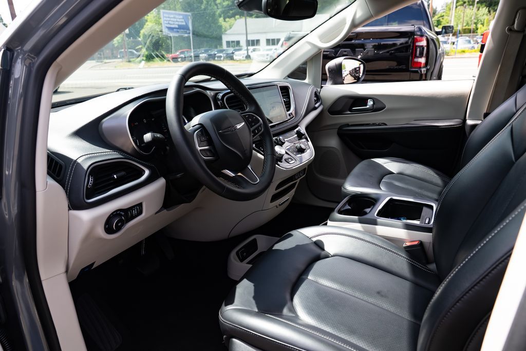 2023 Chrysler Pacifica Hybrid Touring L Milwaukie OR