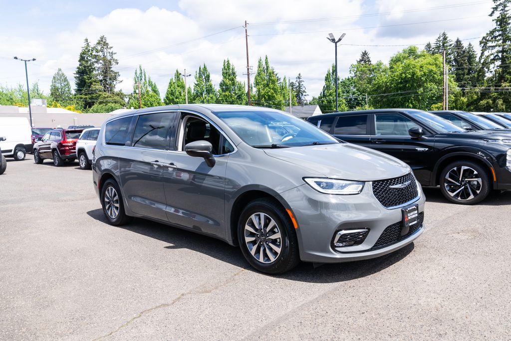 2023 Chrysler Pacifica Hybrid Touring L Milwaukie OR