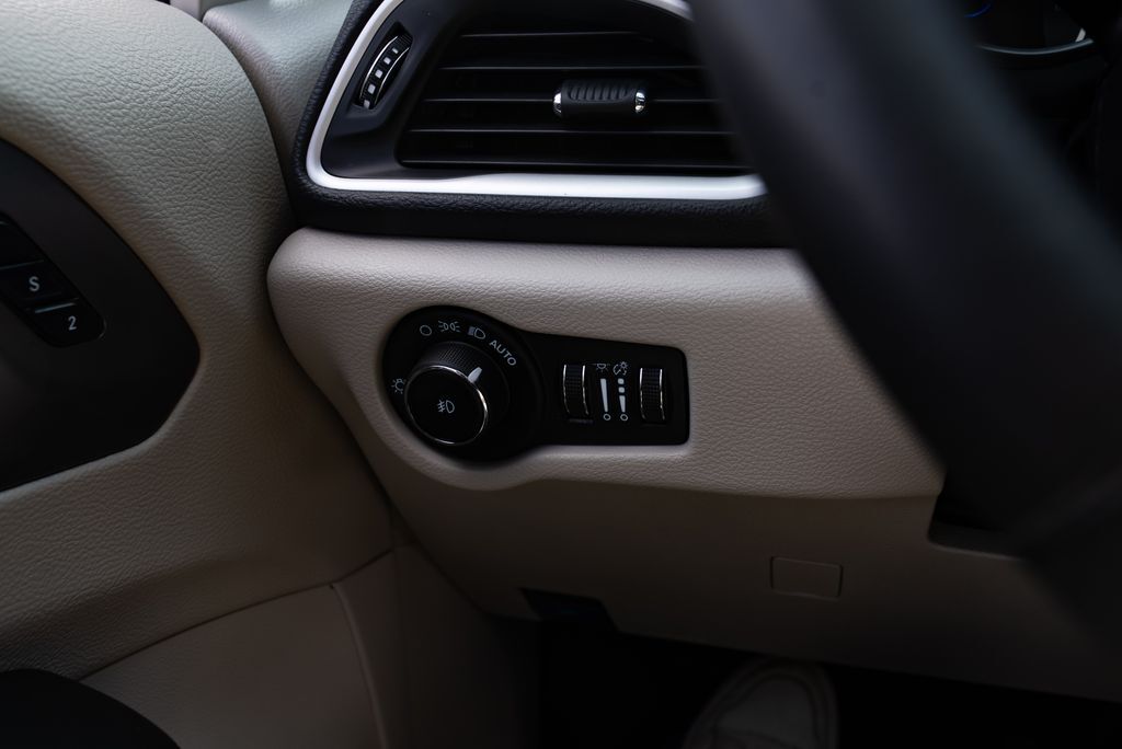 2023 Chrysler Pacifica Hybrid Touring L Milwaukie OR