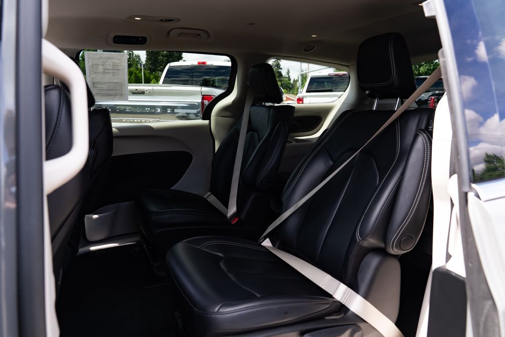 2023 Chrysler Pacifica Hybrid Touring L Milwaukie OR