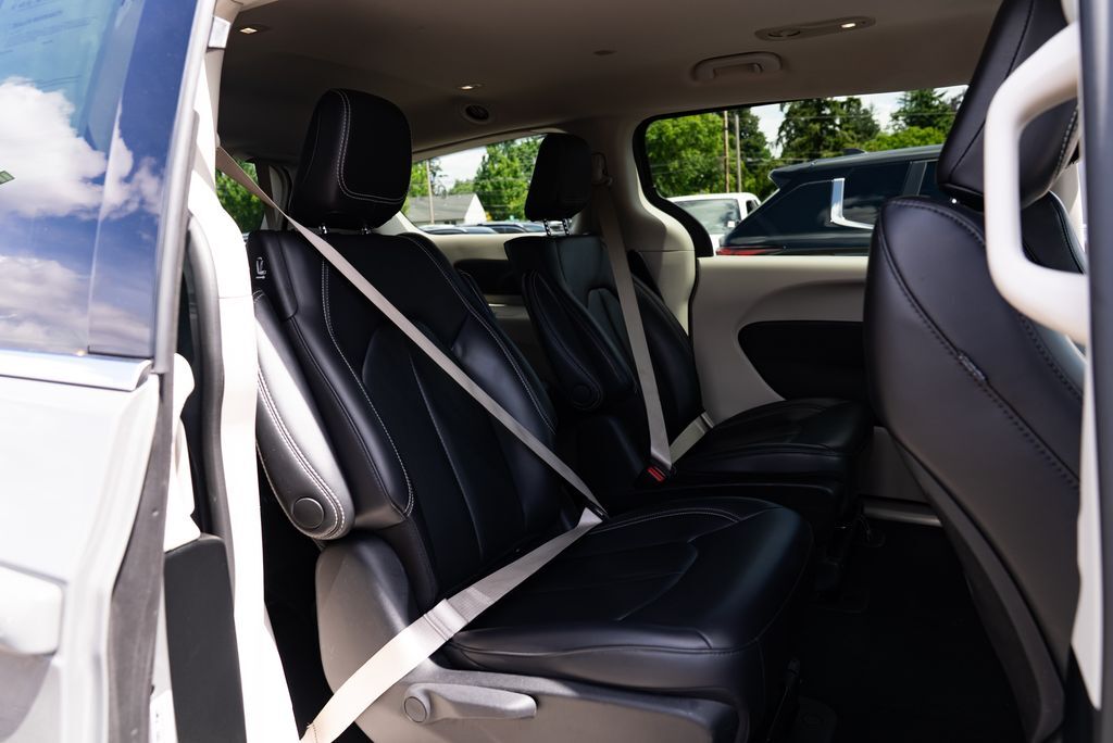 2023 Chrysler Pacifica Hybrid Touring L Milwaukie OR