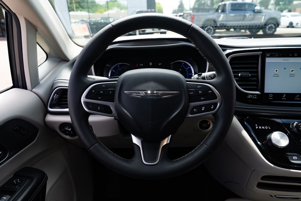 2023 Chrysler Pacifica Hybrid Touring L Milwaukie OR
