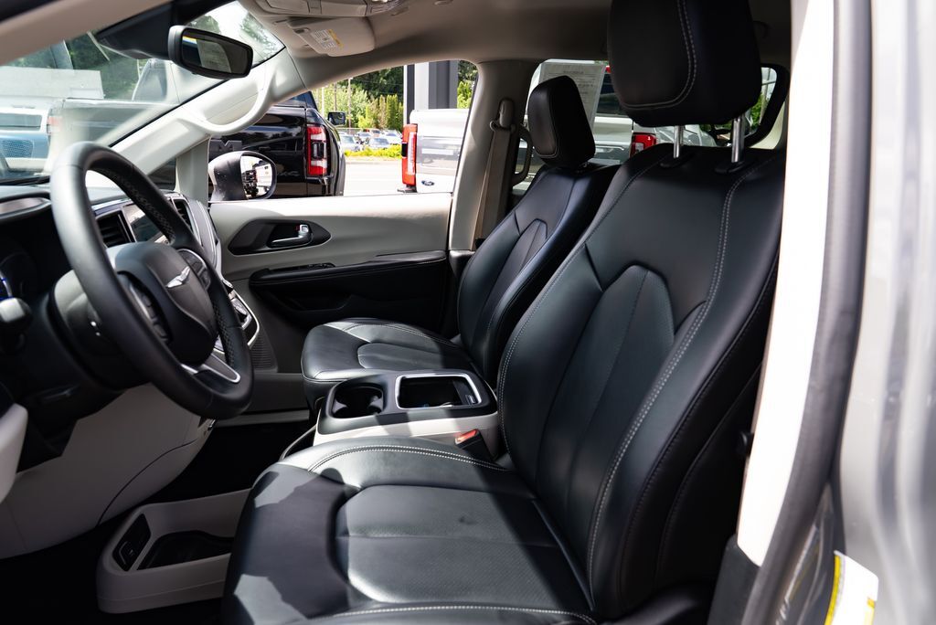 2023 Chrysler Pacifica Hybrid Touring L Milwaukie OR