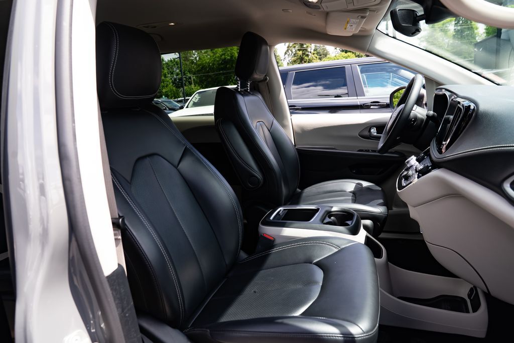 2023 Chrysler Pacifica Hybrid Touring L Milwaukie OR