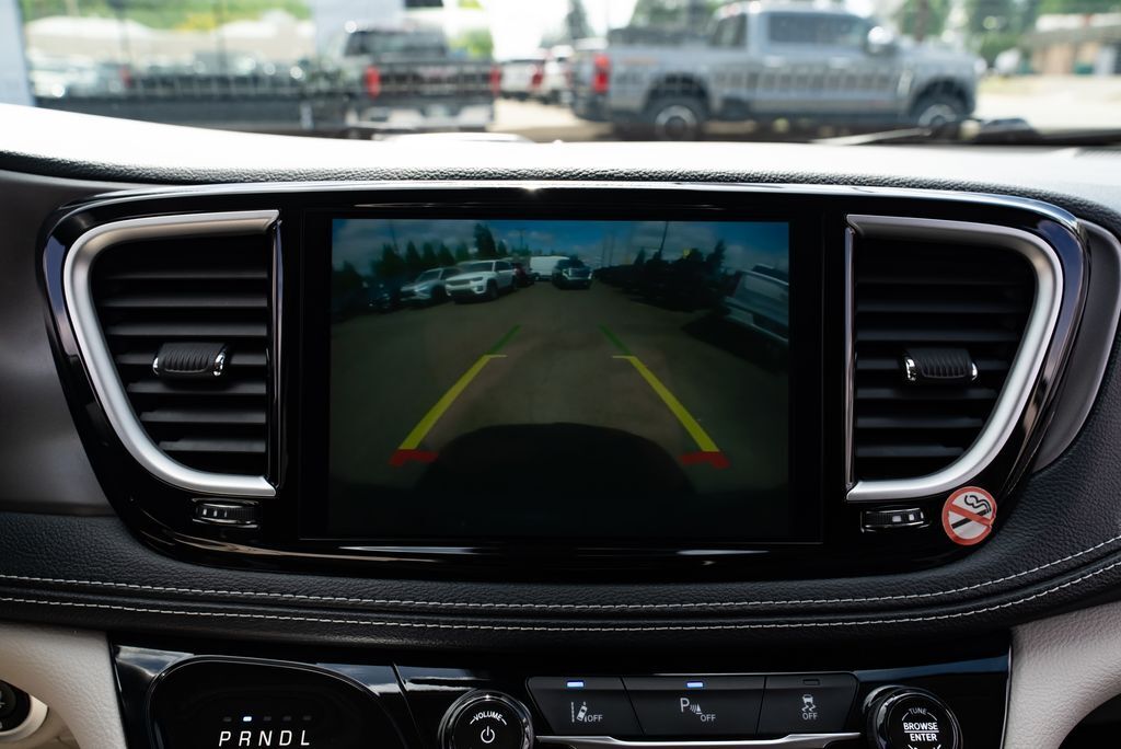 2023 Chrysler Pacifica Hybrid Touring L Milwaukie OR