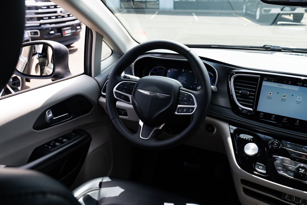 2023 Chrysler Pacifica Hybrid Touring L Milwaukie OR