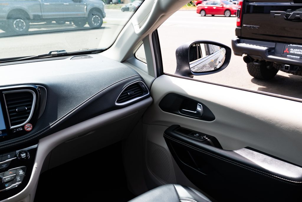 2023 Chrysler Pacifica Hybrid Touring L Milwaukie OR