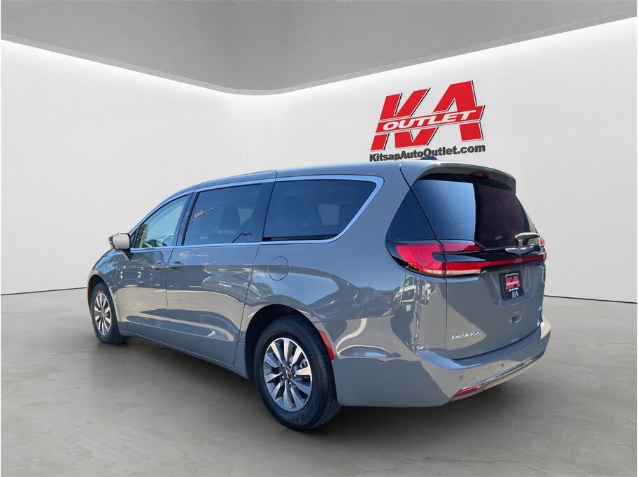 2023 Chrysler Pacifica Hybrid Touring L Van 4D