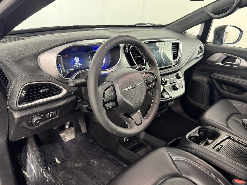 2023 Chrysler Pacifica Hybrid Touring L w/S Appearance Pkg Maumee OH