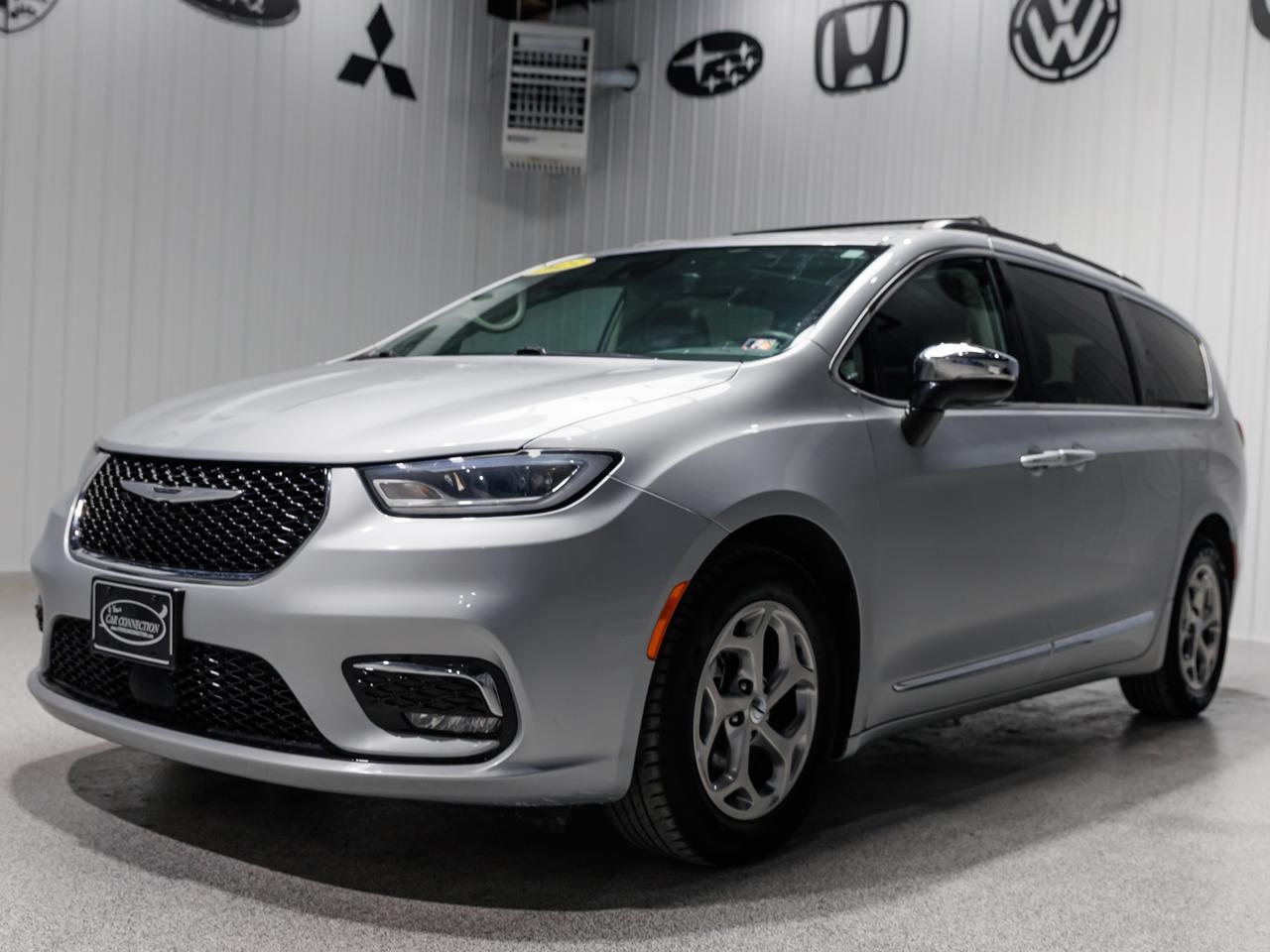 2023 Chrysler Pacifica Limited 7-Passenger Cranberry PA