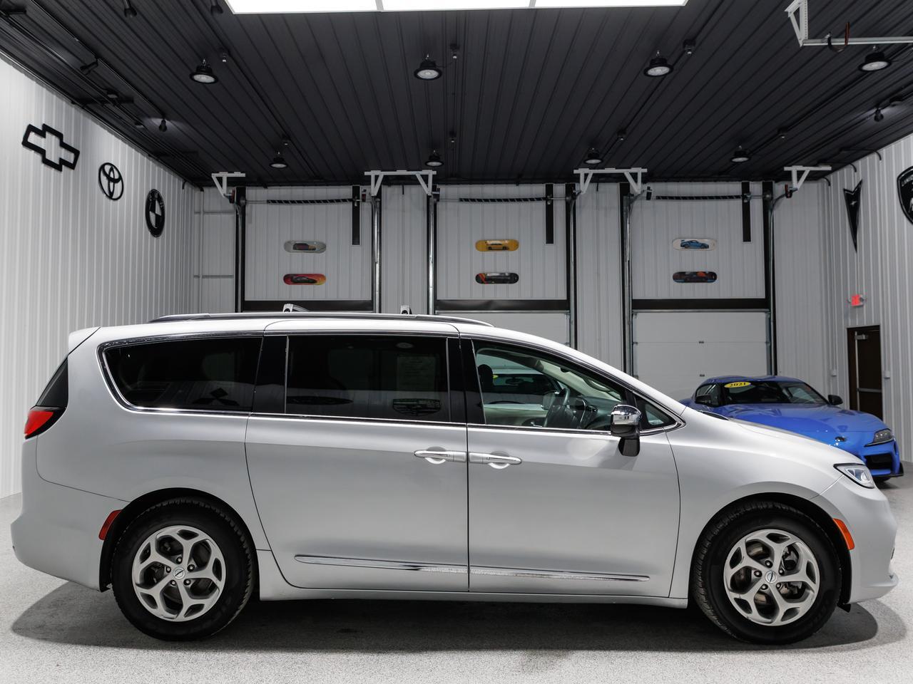 2023 Chrysler Pacifica Limited 7-Passenger Cranberry PA