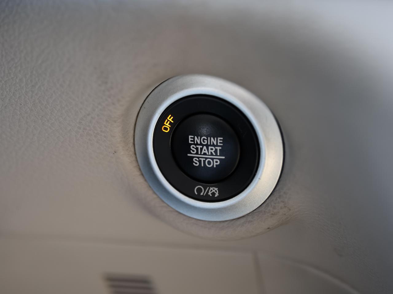 2023 Chrysler Pacifica Limited 7-Passenger Cranberry PA