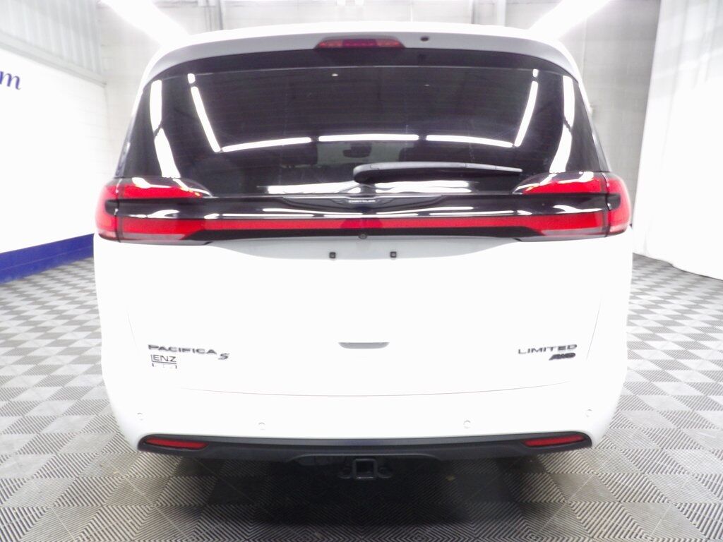 2023 Chrysler Pacifica Limited AWD Fond du Lac WI