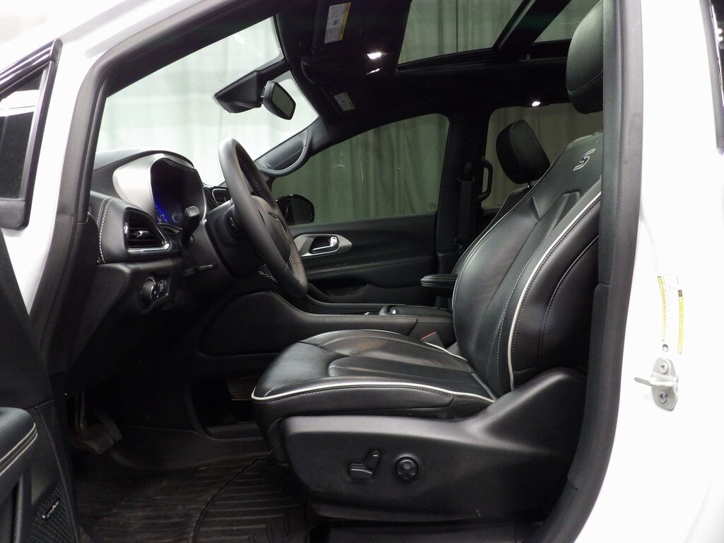 2023 Chrysler Pacifica Limited AWD Fond du Lac WI