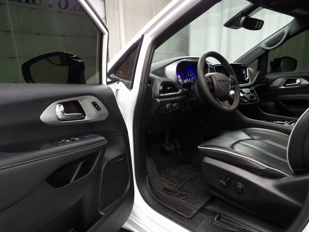 2023 Chrysler Pacifica Limited AWD Fond du Lac WI