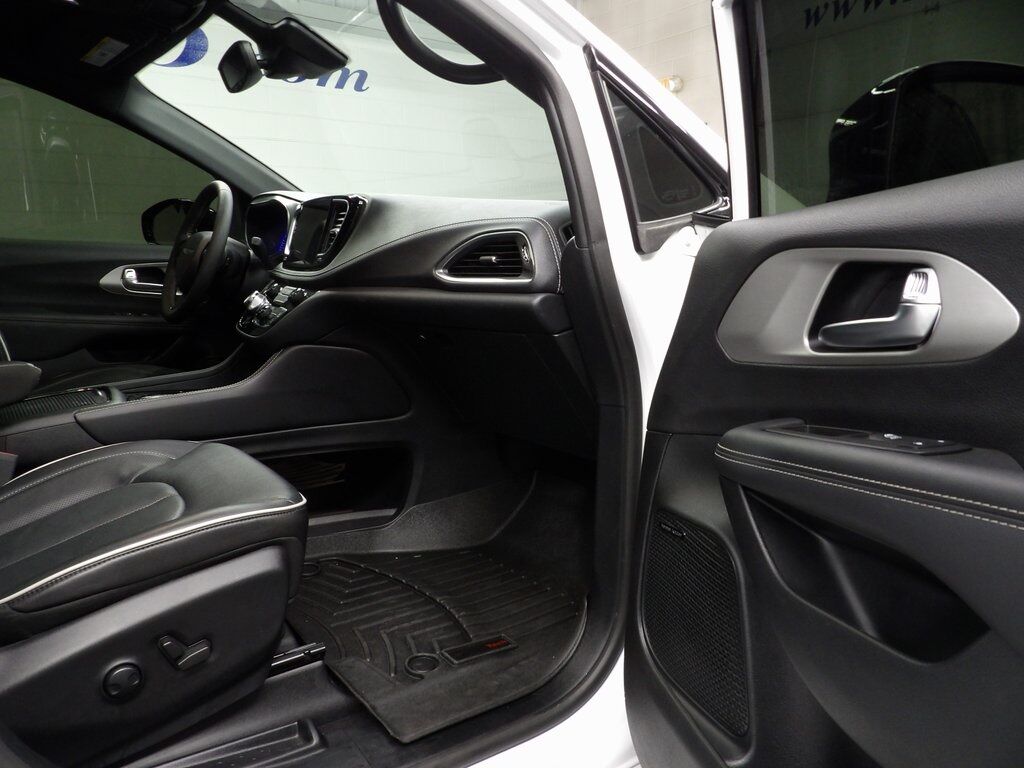 2023 Chrysler Pacifica Limited AWD Fond du Lac WI