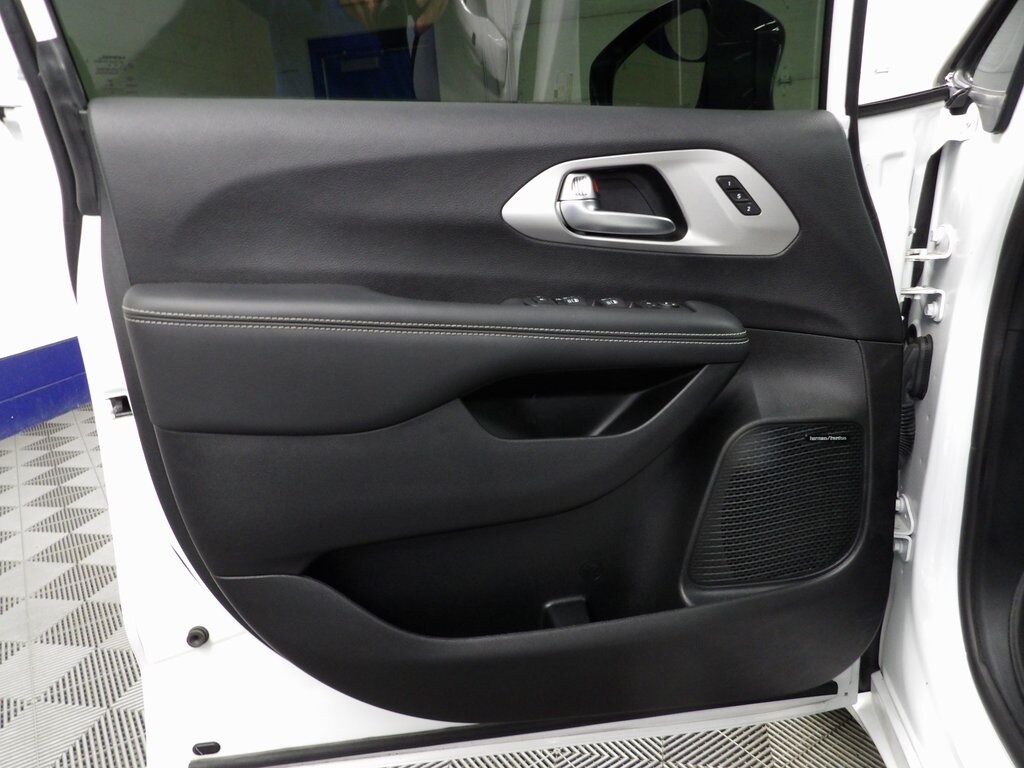 2023 Chrysler Pacifica Limited AWD Fond du Lac WI
