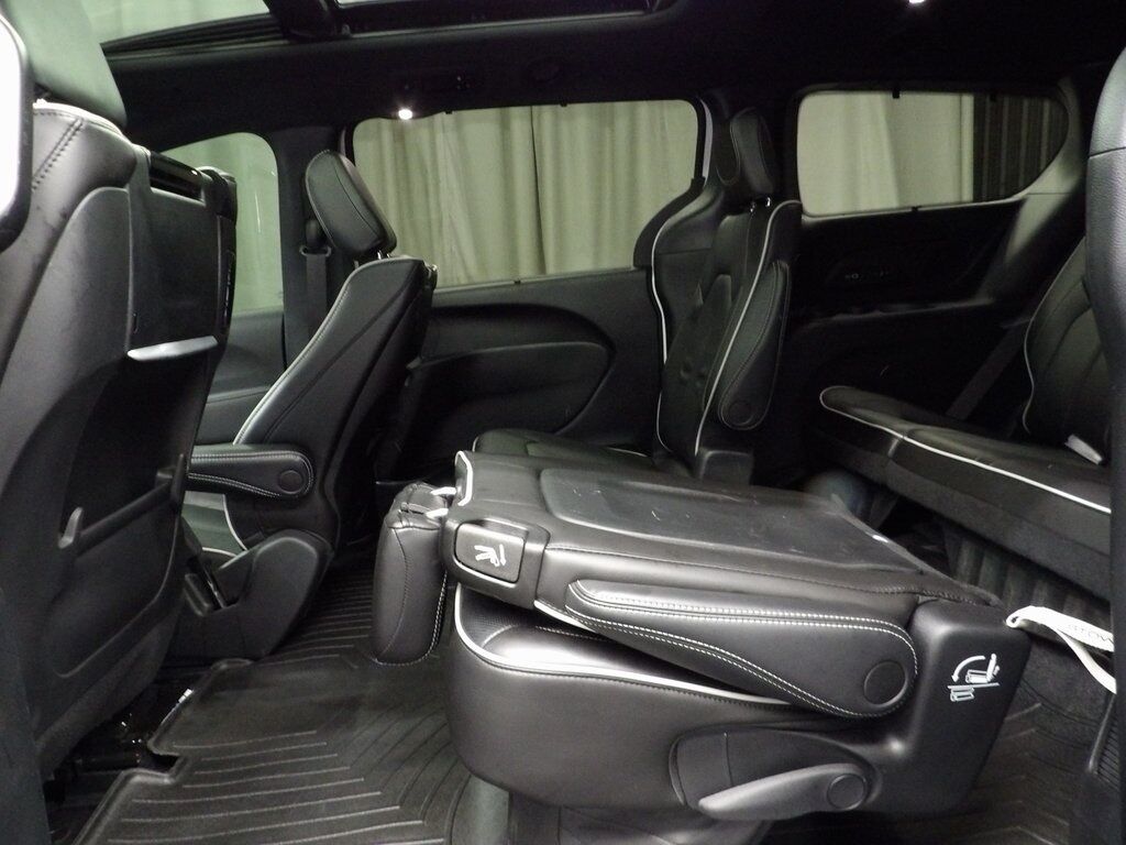2023 Chrysler Pacifica Limited AWD Fond du Lac WI