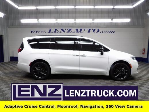 2023_Chrysler_Pacifica_Limited AWD_ Fond du Lac WI