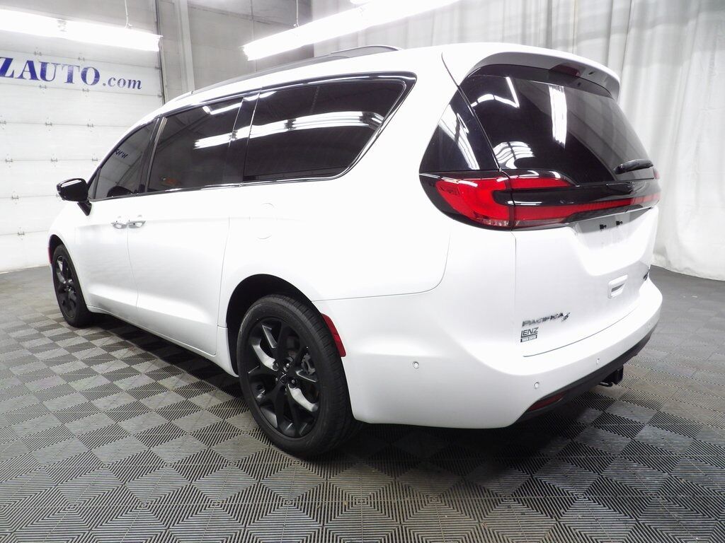2023 Chrysler Pacifica Limited AWD Fond du Lac WI