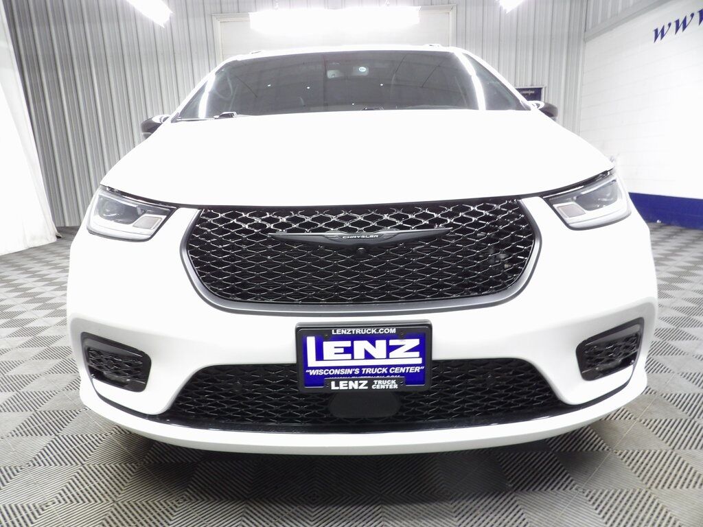 2023 Chrysler Pacifica Limited AWD Fond du Lac WI