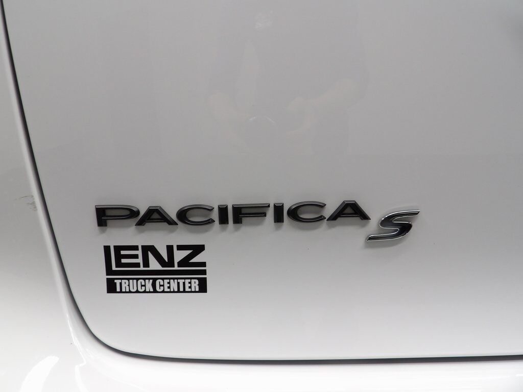 2023 Chrysler Pacifica Limited AWD Fond du Lac WI