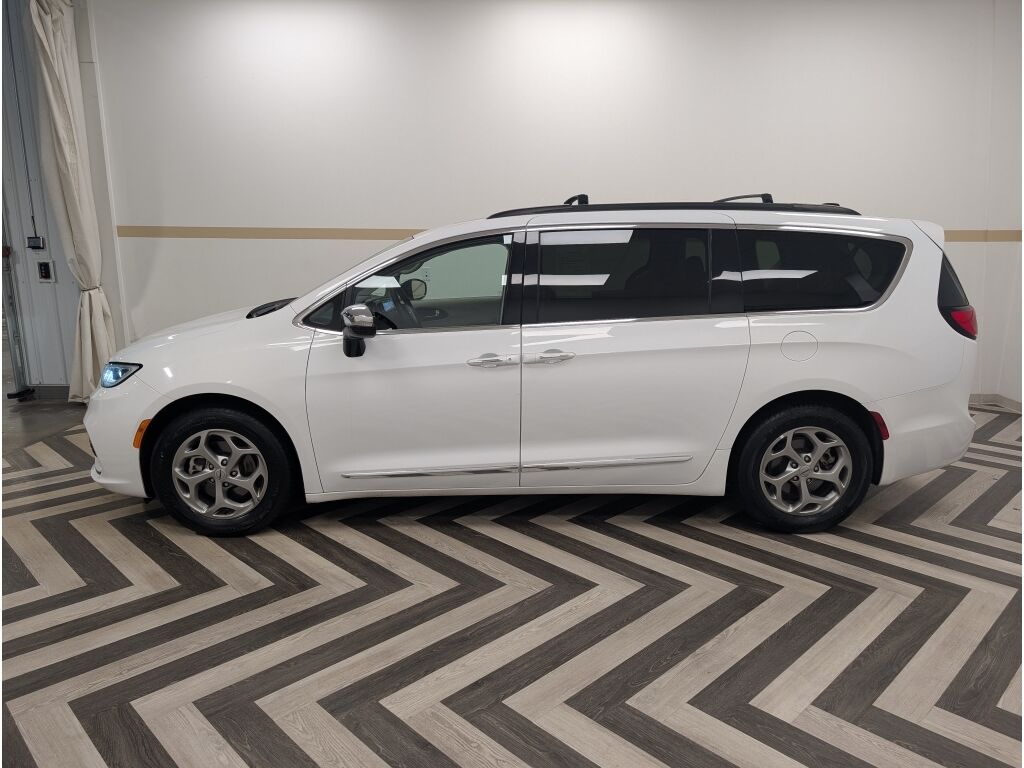2023 Chrysler Pacifica Limited Gasoline