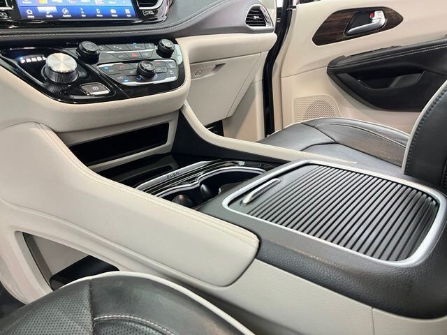 2023 Chrysler Pacifica Limited Carrollton TX