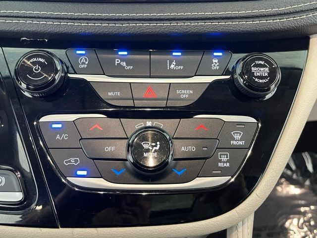 2023 Chrysler Pacifica Limited Carrollton TX