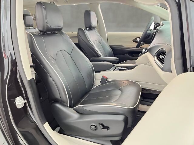 2023 Chrysler Pacifica Limited Carrollton TX