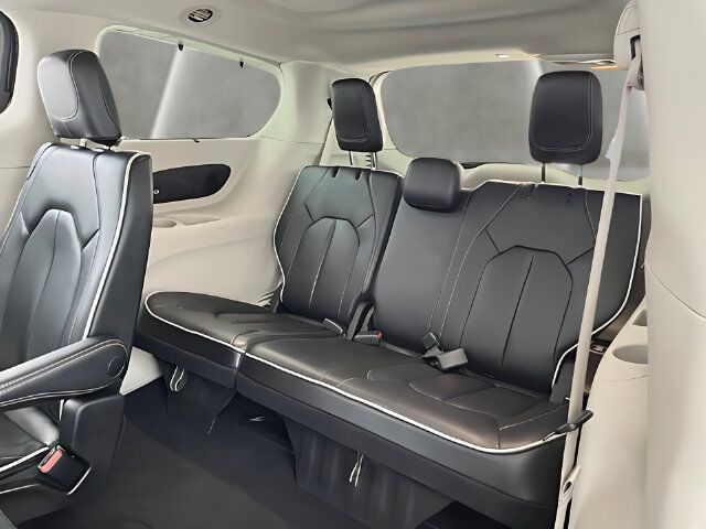 2023 Chrysler Pacifica Limited Carrollton TX