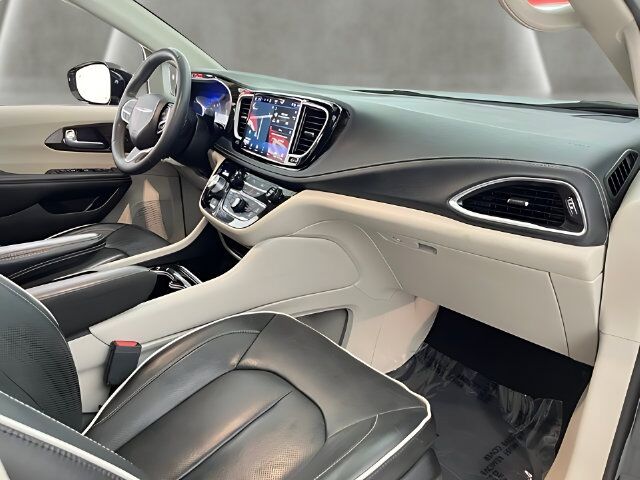 2023 Chrysler Pacifica Limited Carrollton TX