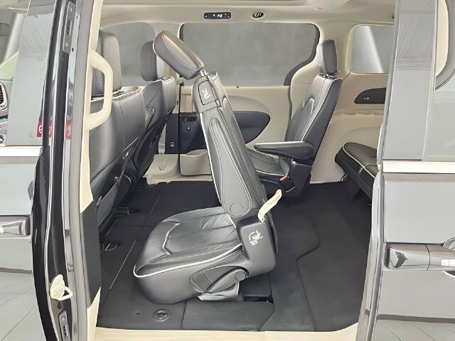 2023 Chrysler Pacifica Limited Carrollton TX